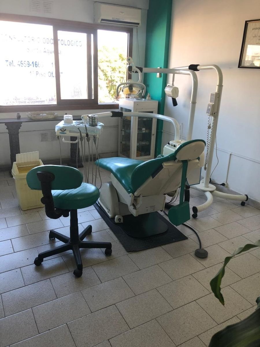 Sillón odontológico y equipamiento